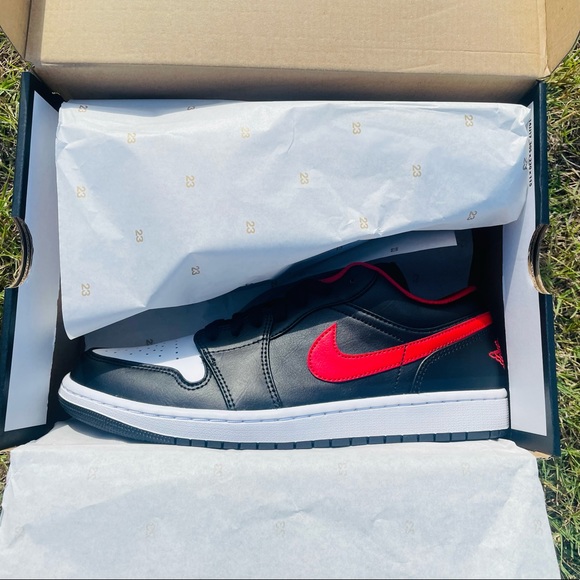 Air Jordan 1 Low - Picture 8 of 10